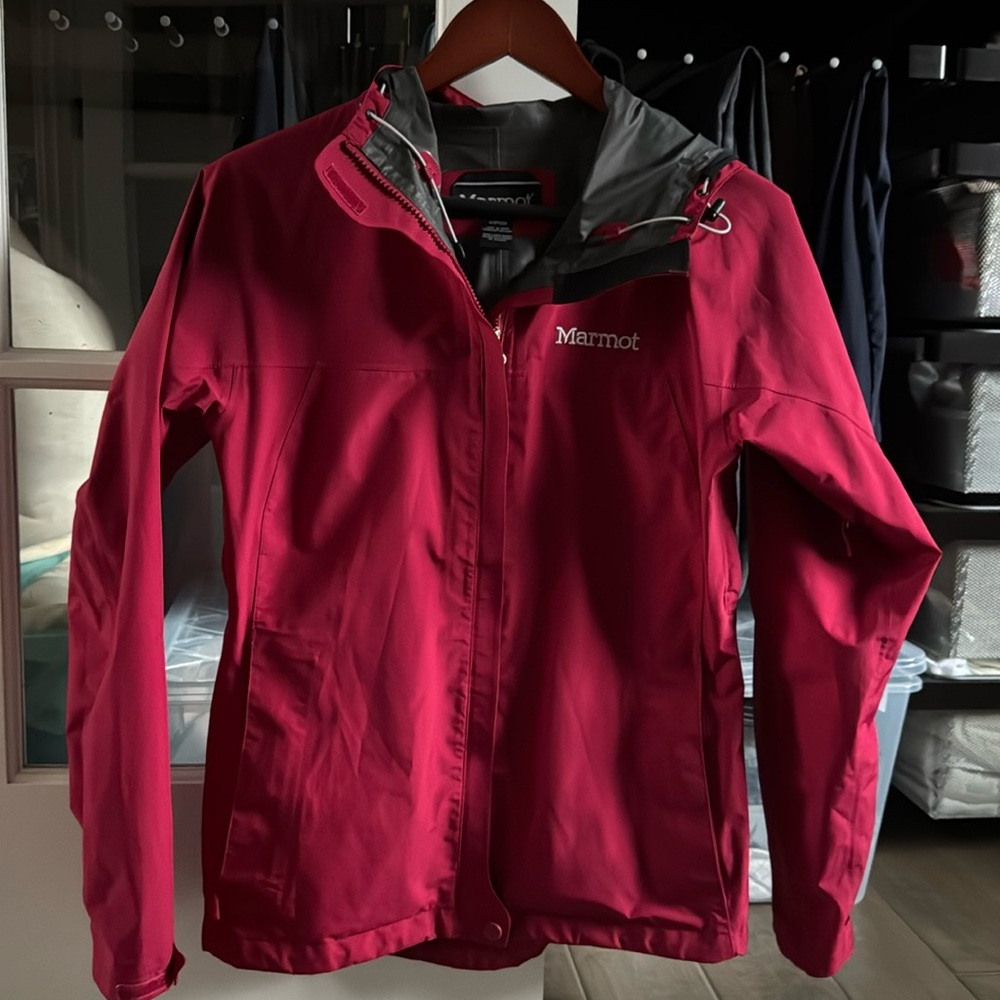 women’s Marmot waterproof rain jacket size small.